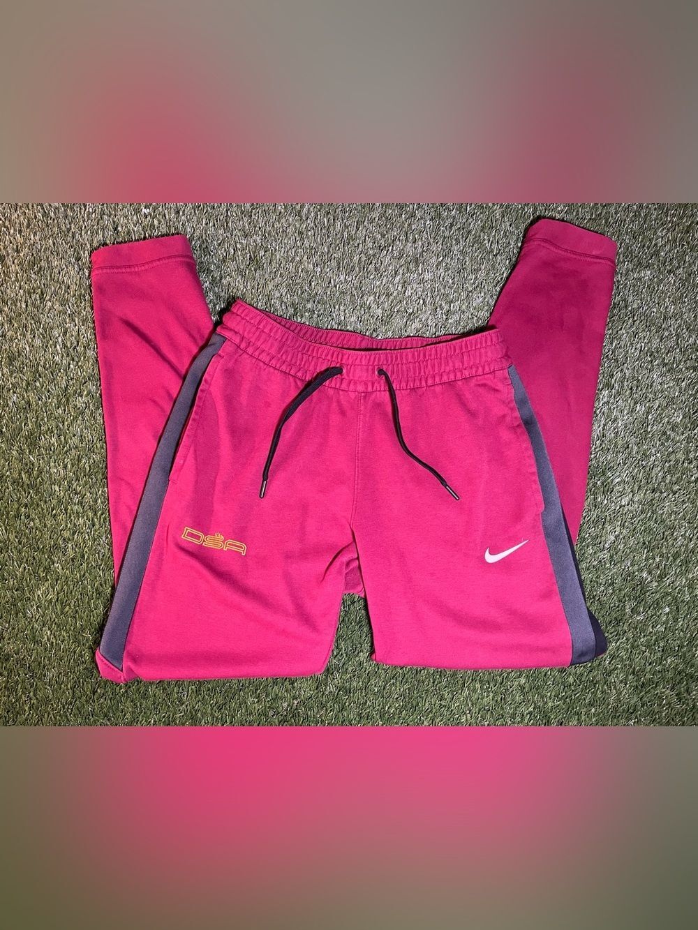 Nike Men’s Medium OSA Jogger Pants with Black Trim